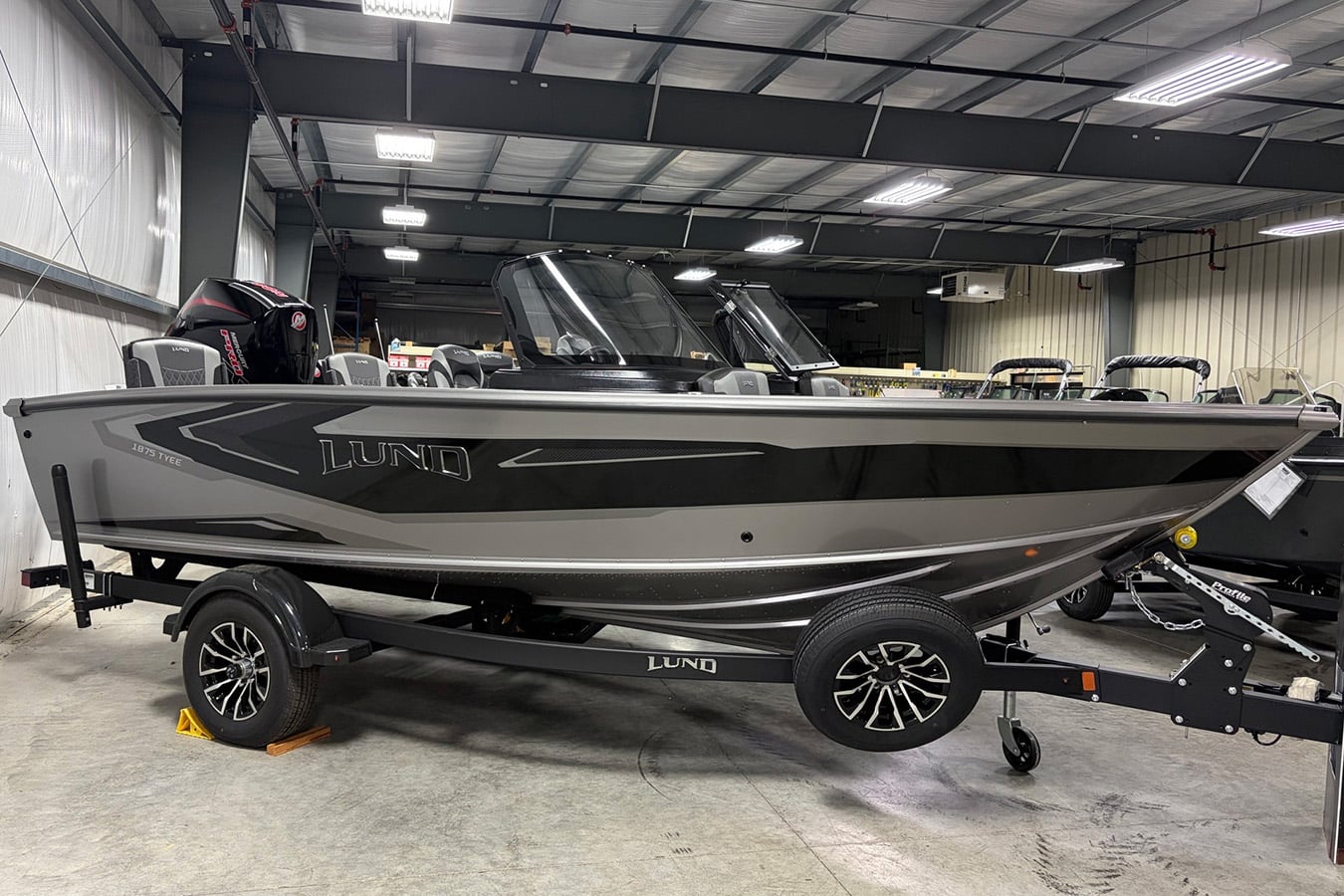 Lund 1875 Tyee Premium Aluminum Deep-V Fish & Ski Boat with Mercury 200XL Pro XS and Sport Top