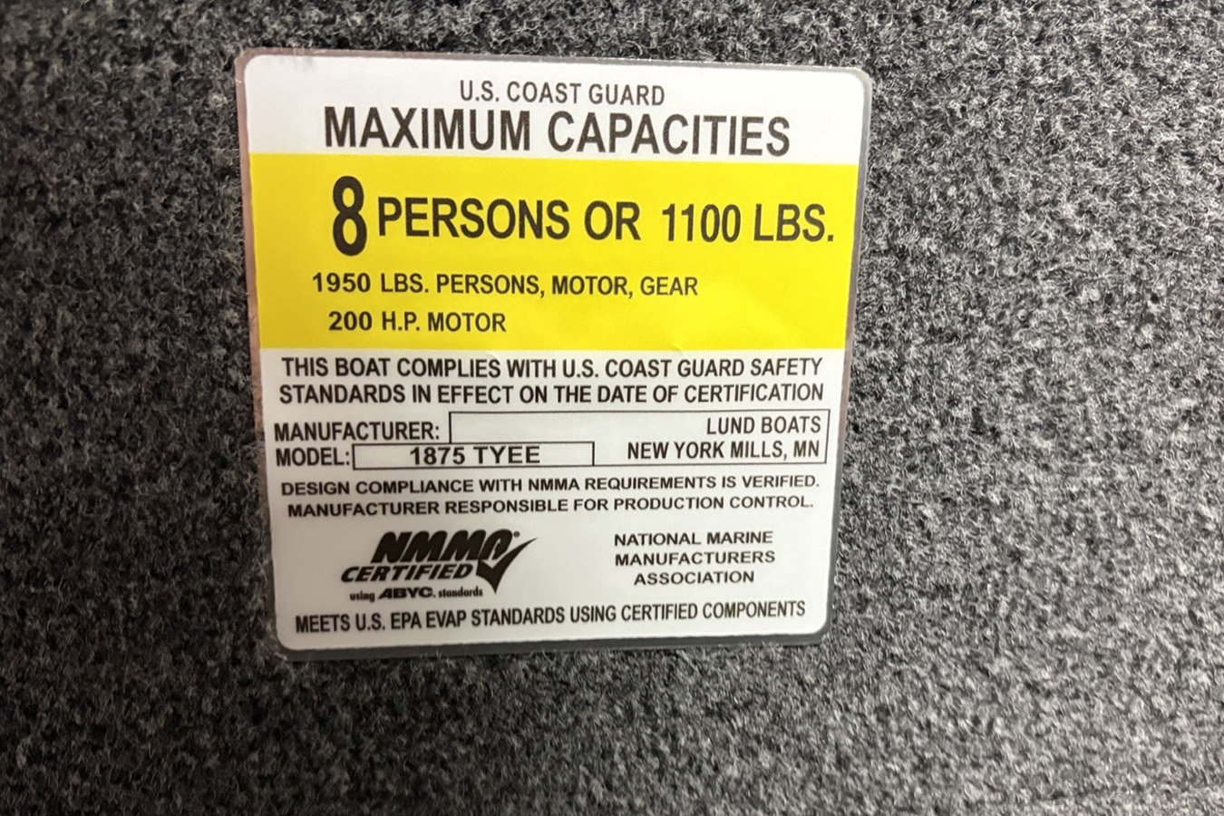 Lund 1875 Tyee Premium Aluminum Deep-V Fish & Ski Boat with Mercury 200XL Pro XS and Sport Top