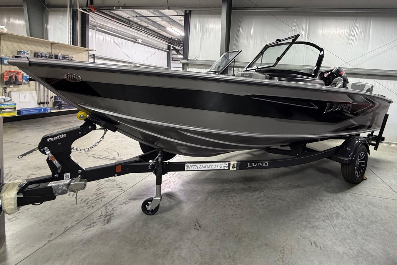 Lund 1875 Tyee Premium Aluminum Deep-V Fish & Ski Boat with Mercury 200XL Pro XS and Sport Top