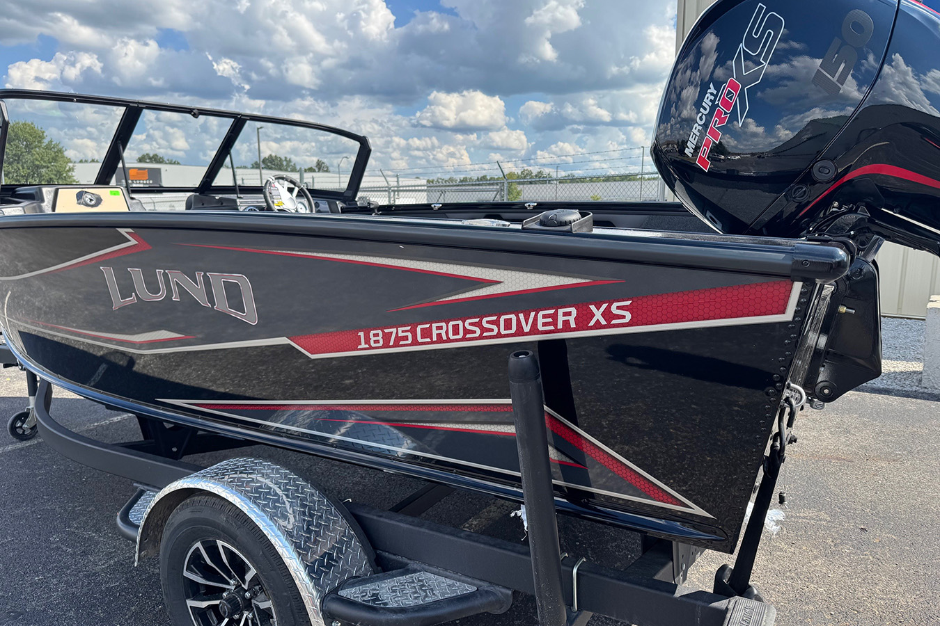 Lund 2026 1875 Crossover XS with Mercury 150XL Pro XS