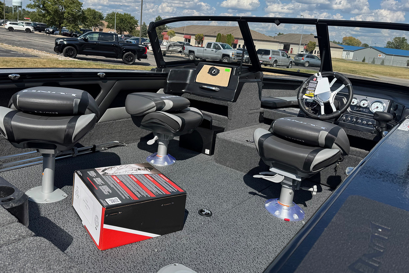 Lund 2026 1875 Crossover XS with Mercury 150XL Pro XS