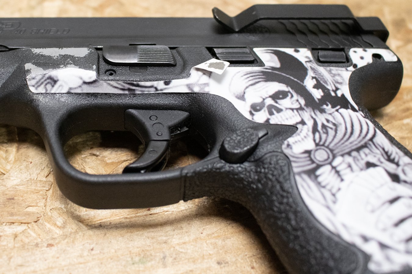 SMITH AND WESSON M&P40 Shield 9mm Police Trade-In Pistol