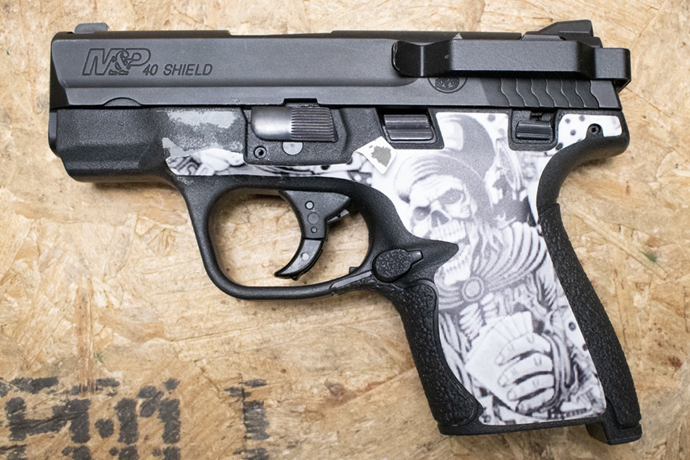 SMITH AND WESSON M&P40 Shield 9mm Police Trade-In Pistol