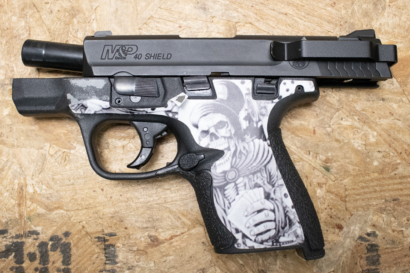 SMITH AND WESSON M&P40 Shield 9mm Police Trade-In Pistol