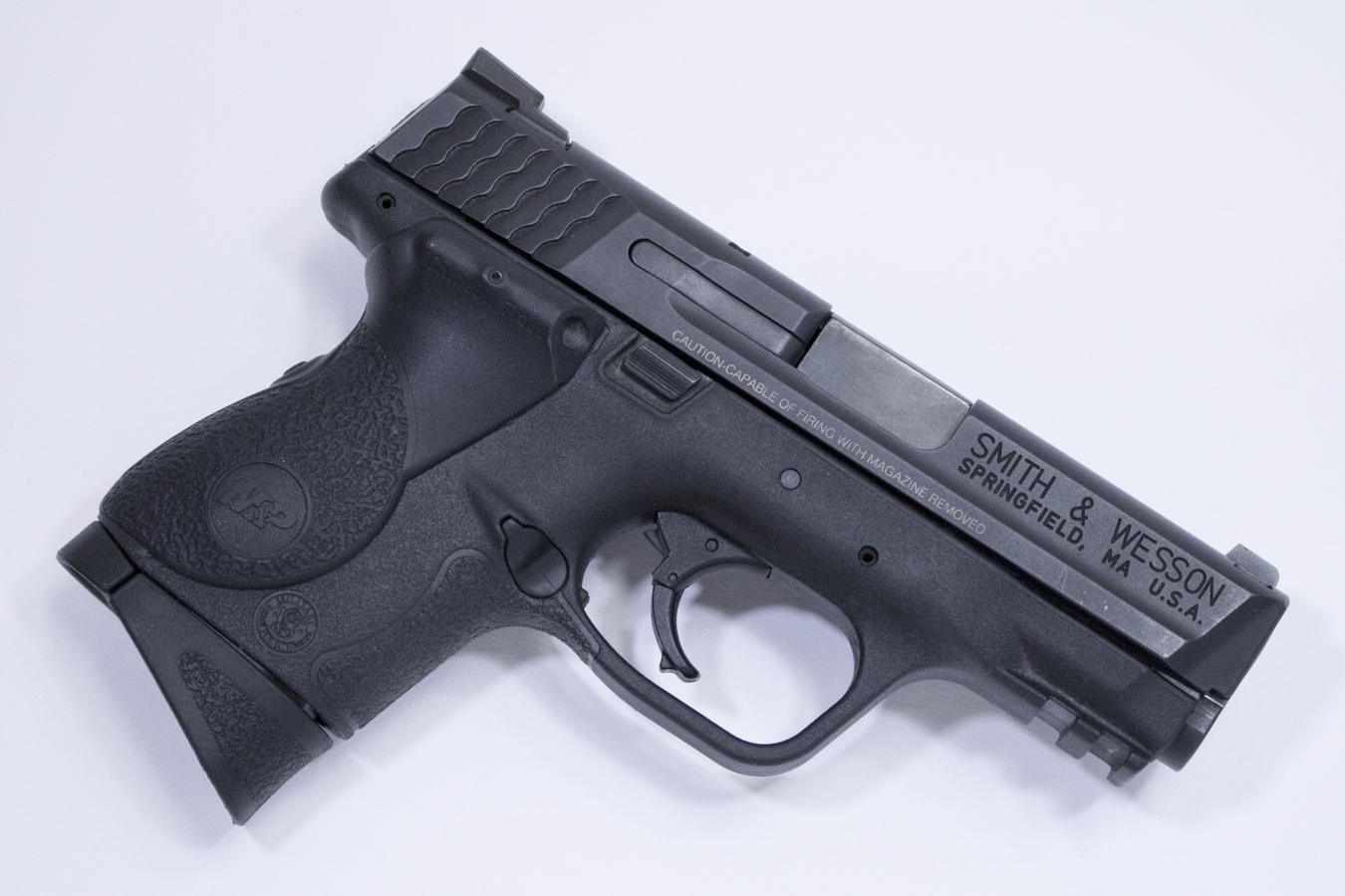 Compact 40 Smith & Wesson M&P40 Compact 40 S&W Used Pistols with Crimson Trace ...