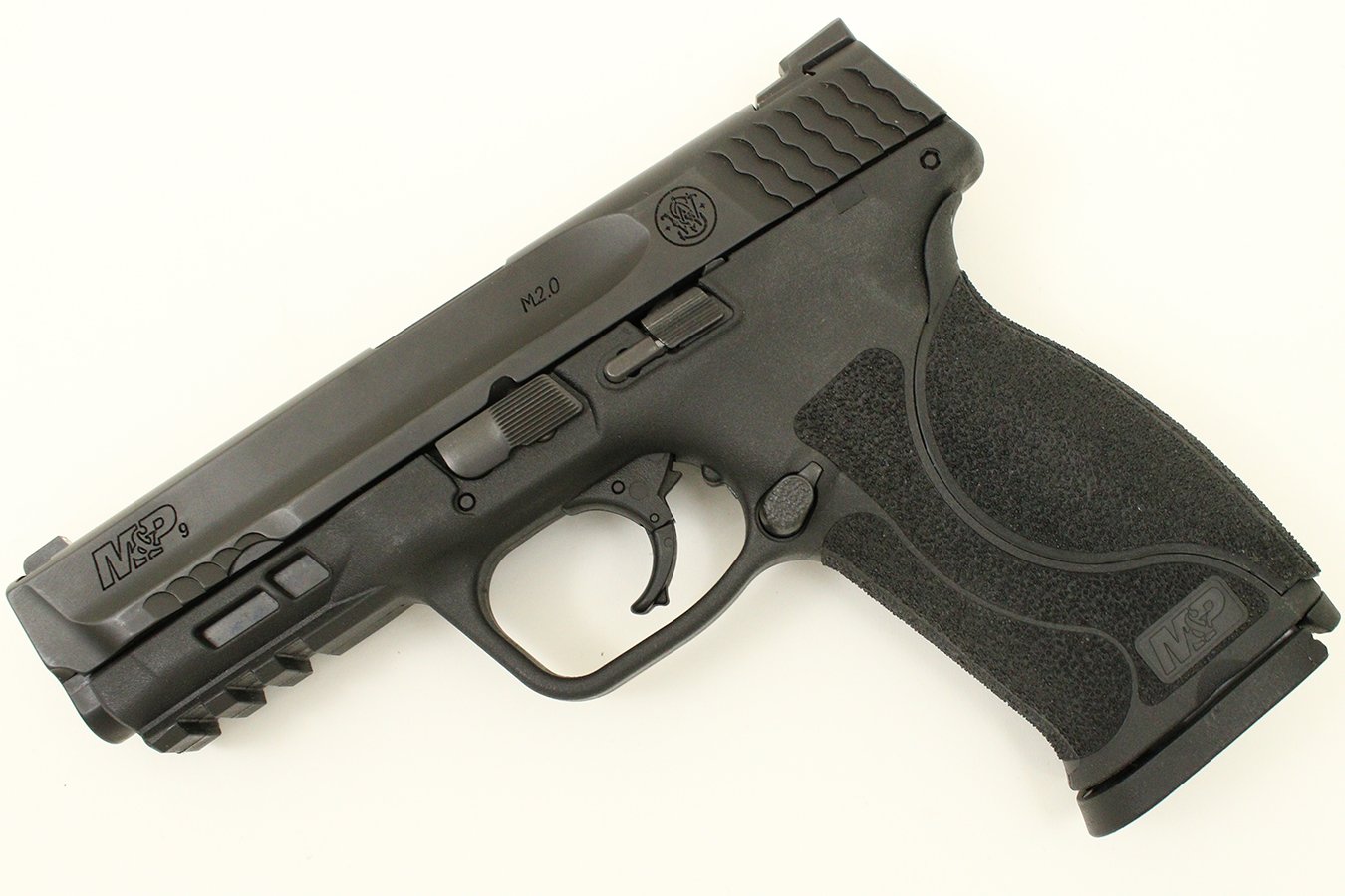 SMITH AND WESSON M&P9 M2.0 Used Pistols with Night Sights (Very Good Conditions)
