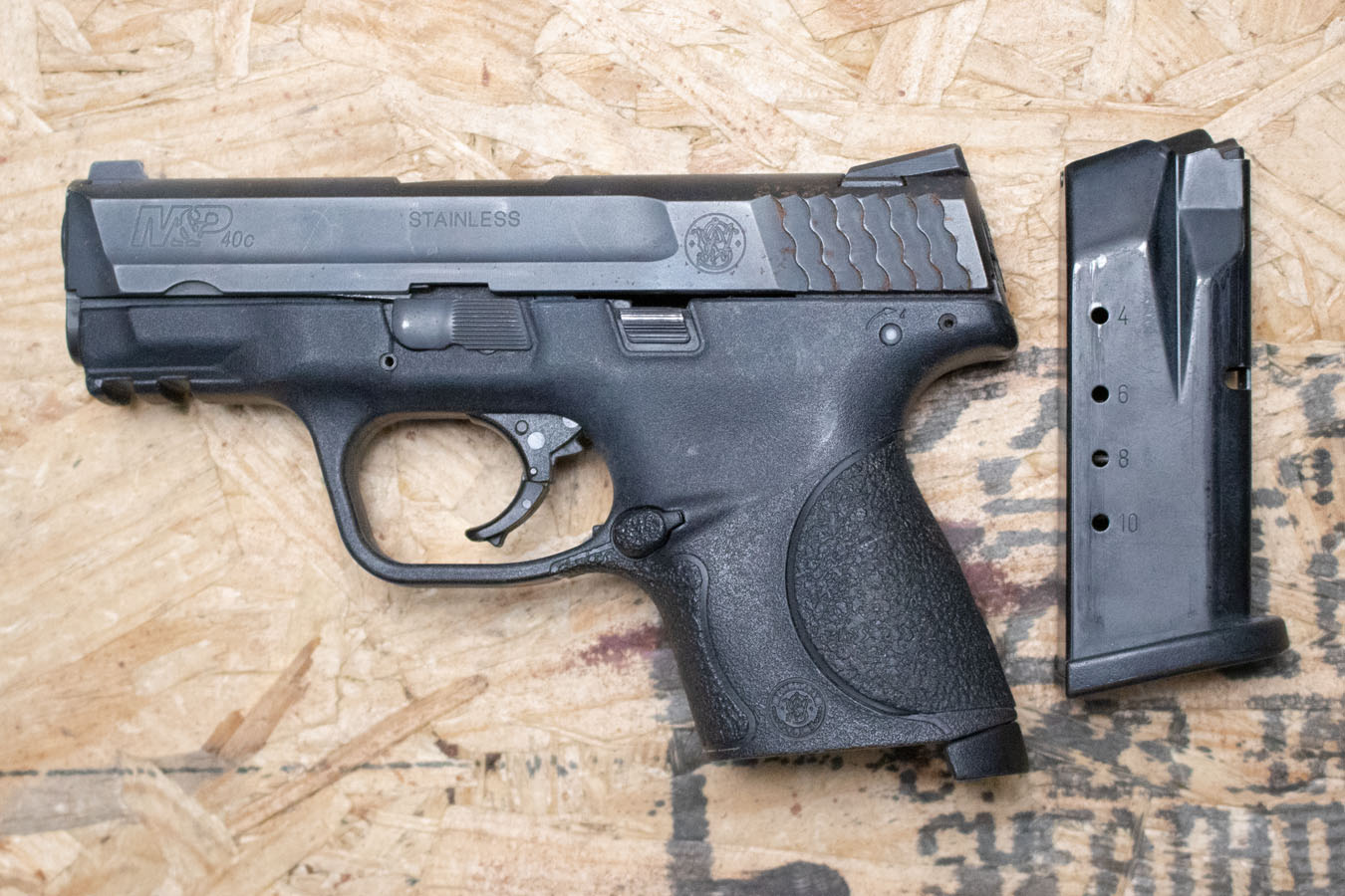 SMITH AND WESSON M&P40C Compact 40 S&W Police Trade-In Pistol