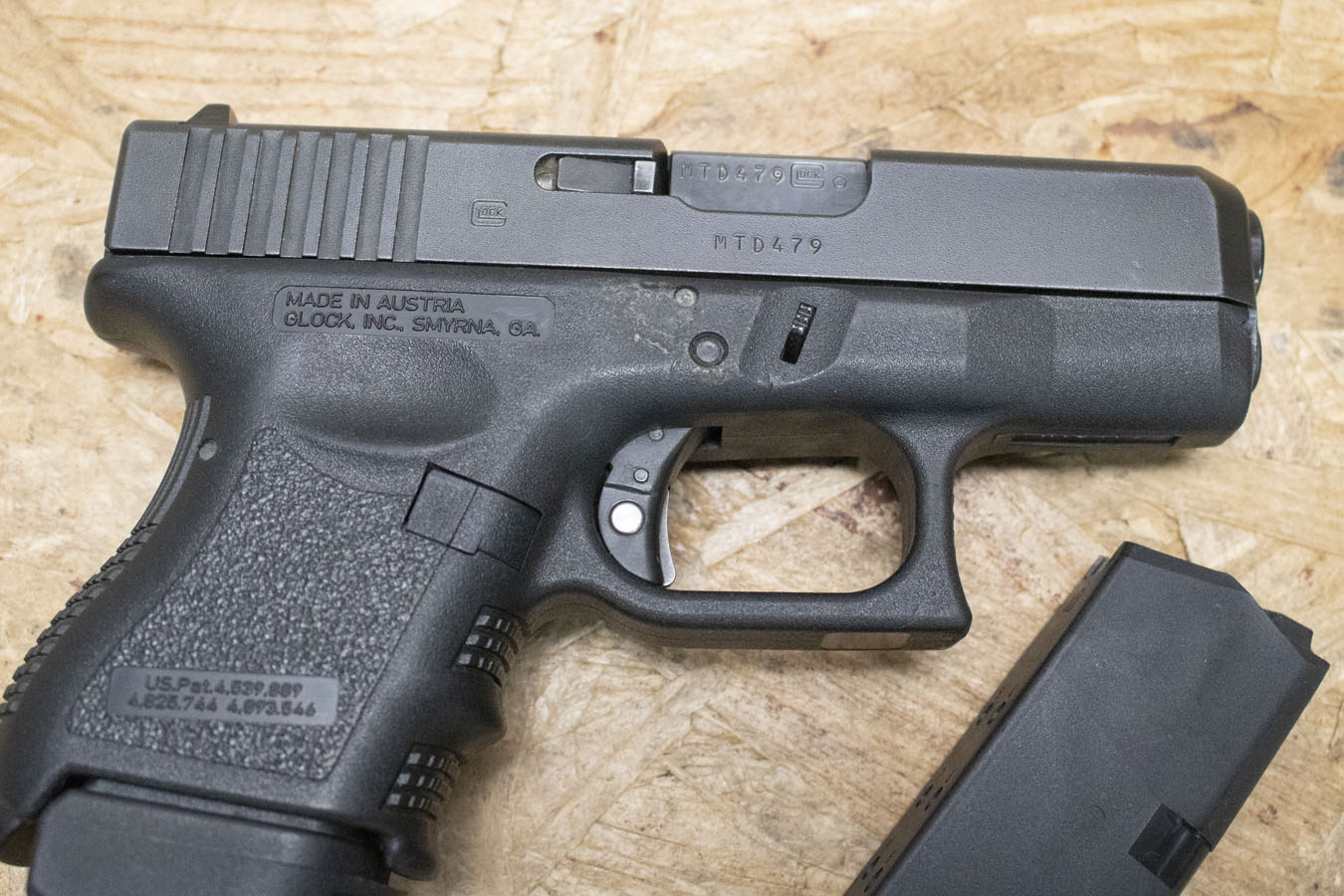 GLOCK 27 Gen3 40 S&W Police Trade-In Subcompact Pistol with Two Magazines