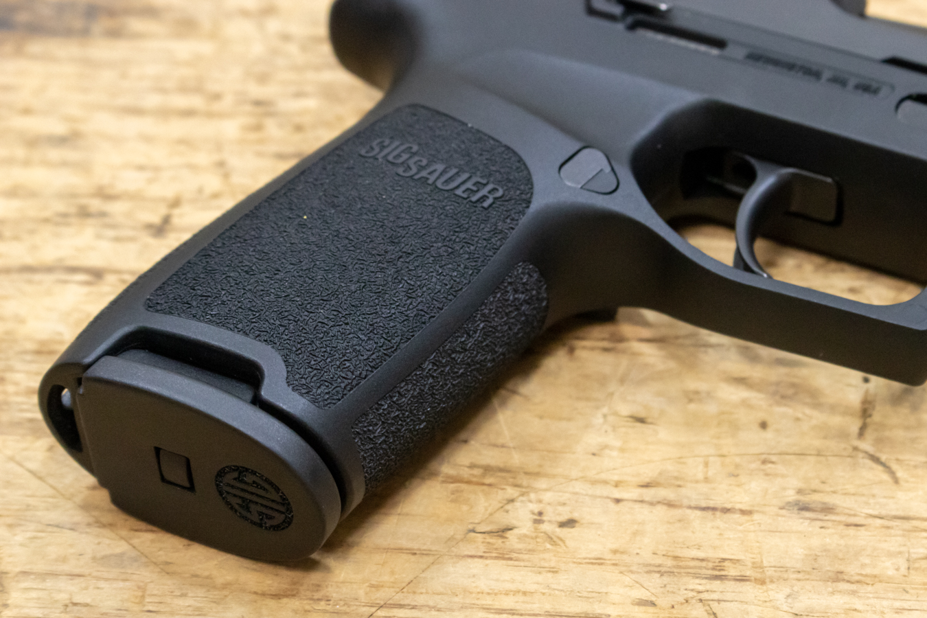 SIG SAUER P320 Full Size 9mm Police Trade-in Pistols with Night Sights (Good Condition)