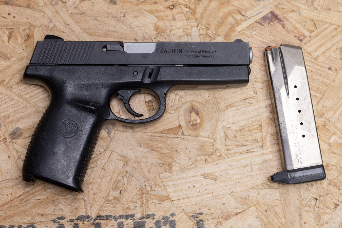 SMITH AND WESSON SW40F 40 S&W Police Trade-In Pistol with Polymer Frame