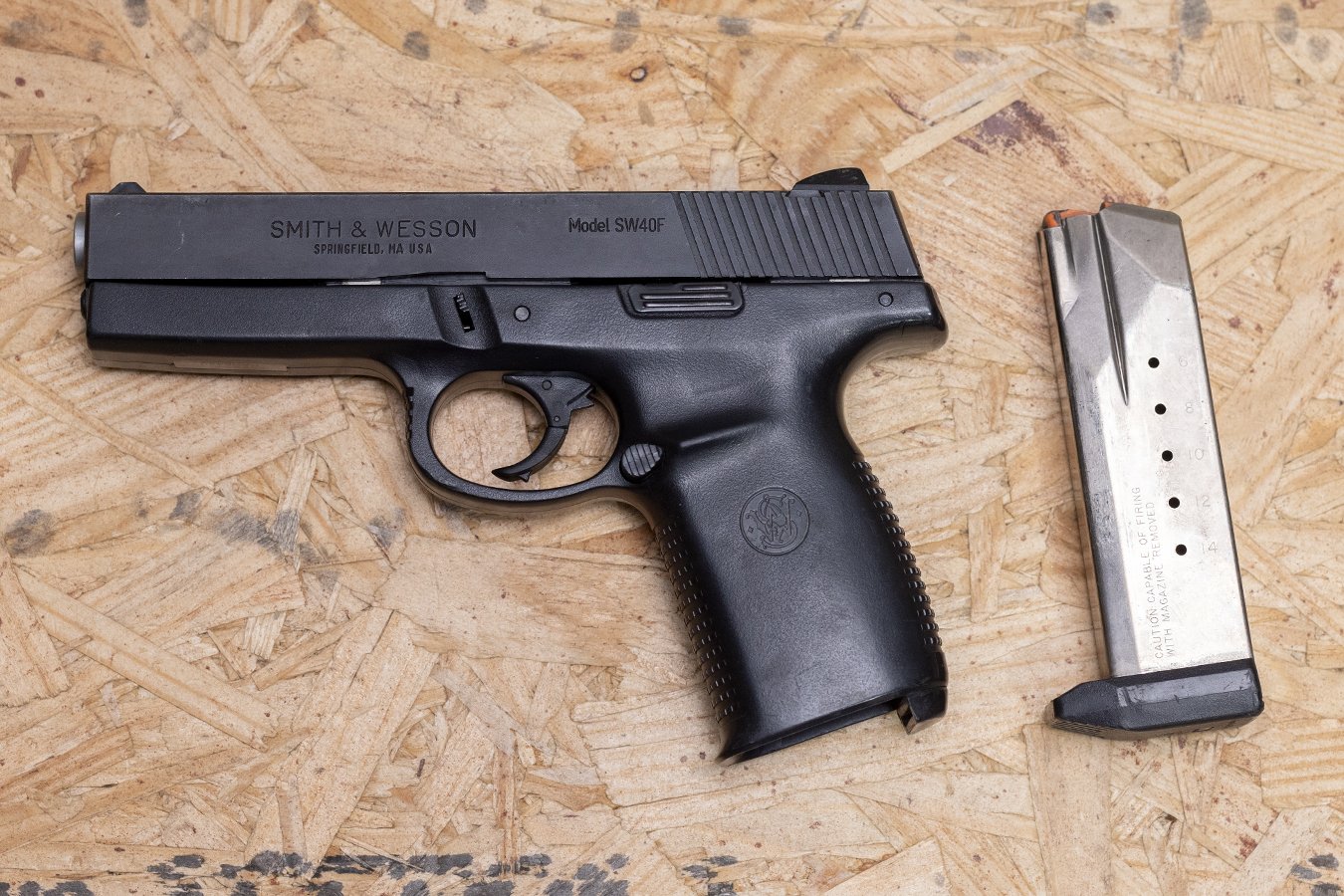 SMITH AND WESSON SW40F 40 S&W Police Trade-In Pistol with Polymer Frame