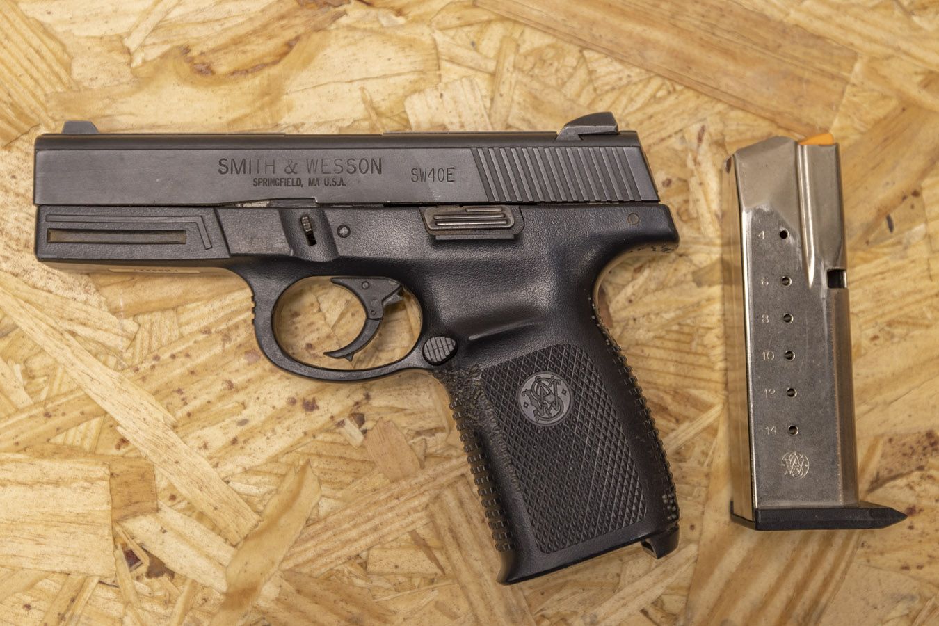 SMITH AND WESSON SW40E 40 S&W Police Trade-In Pistol