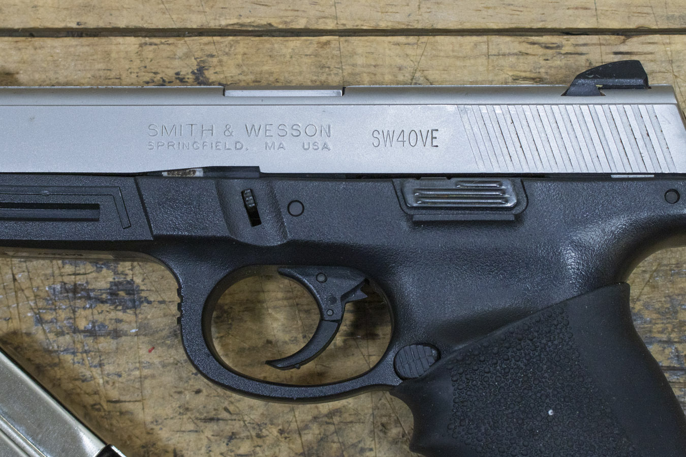 SMITH AND WESSON SW40VE 40 S&W Police Trade-In Pistol 