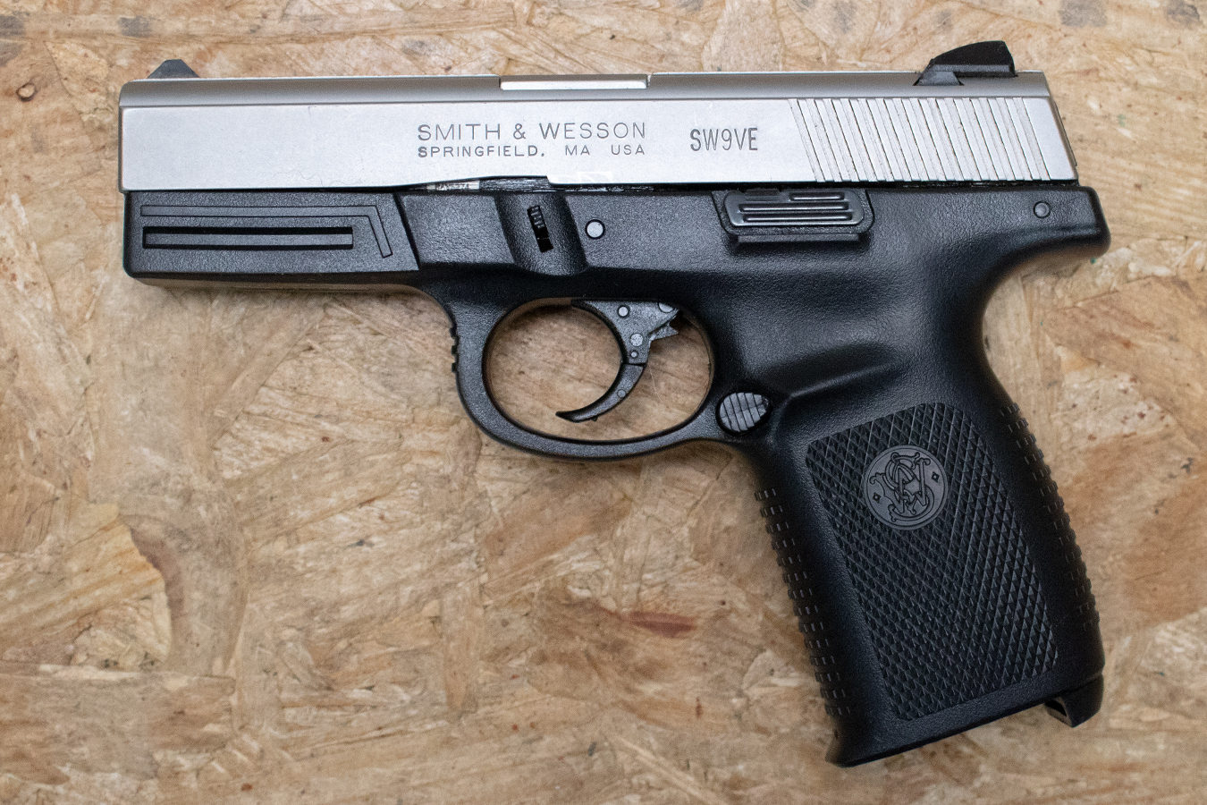 SMITH AND WESSON SW9VE 9mm Police Trade-In Pistol (Magazine Not Included)