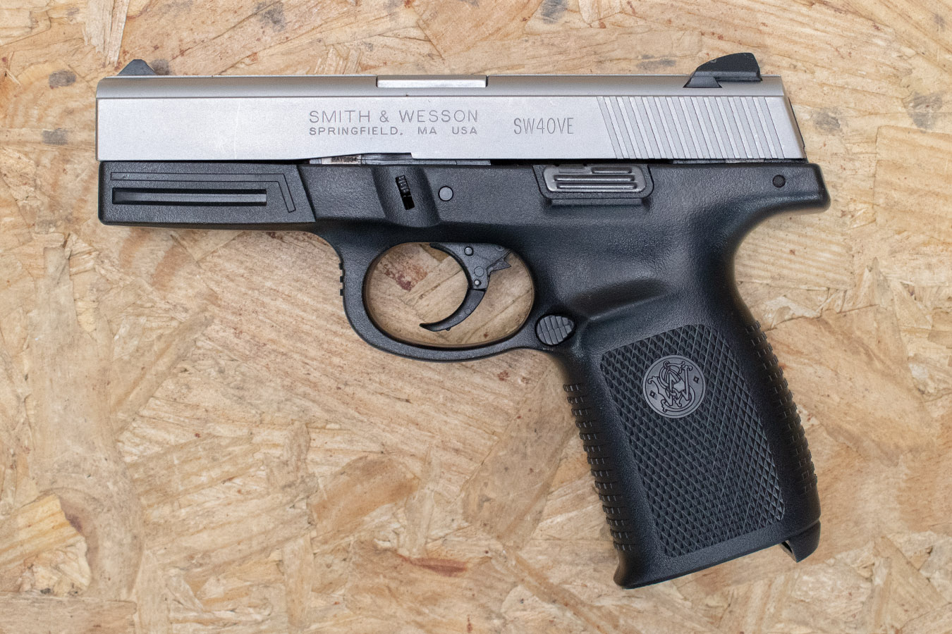 SMITH AND WESSON SW40VE 40 S&W Police Trade-In Pistol (Magazine Not Included)