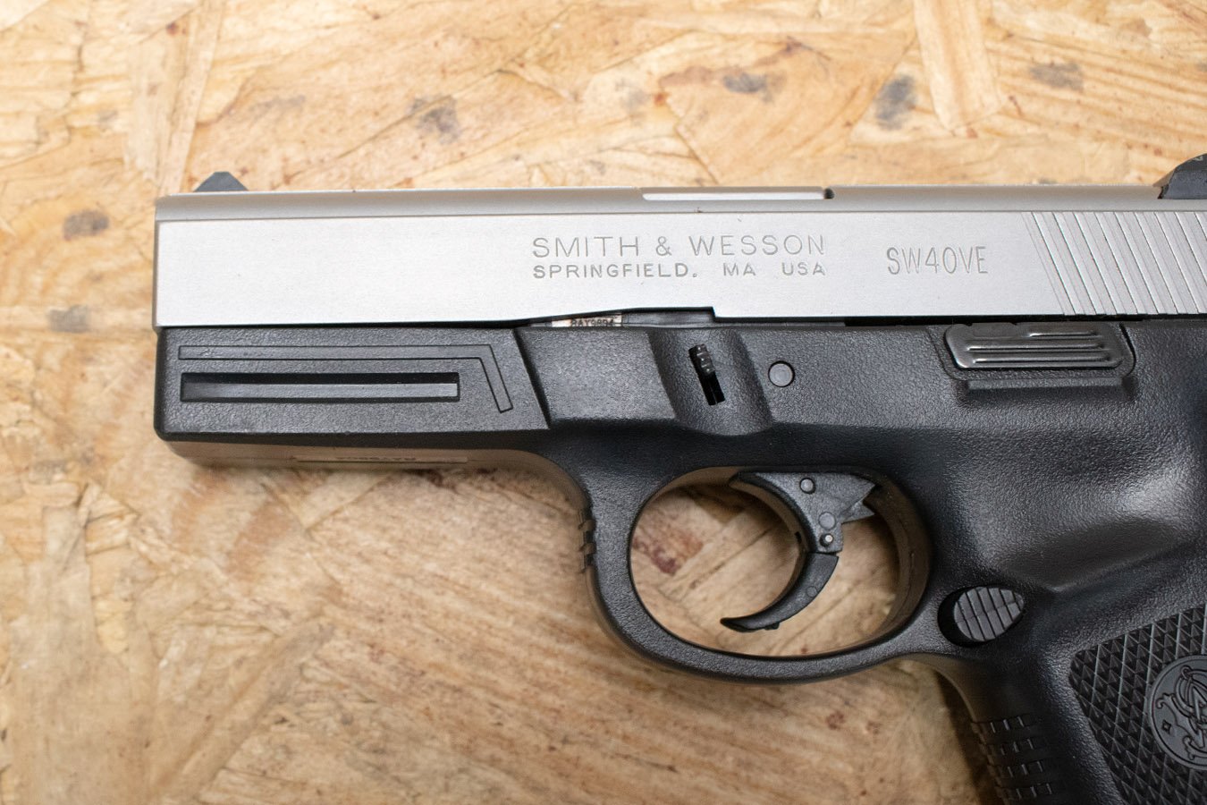 SMITH AND WESSON SW40VE 40 S&W Police Trade-In Pistol (Magazine Not Included)