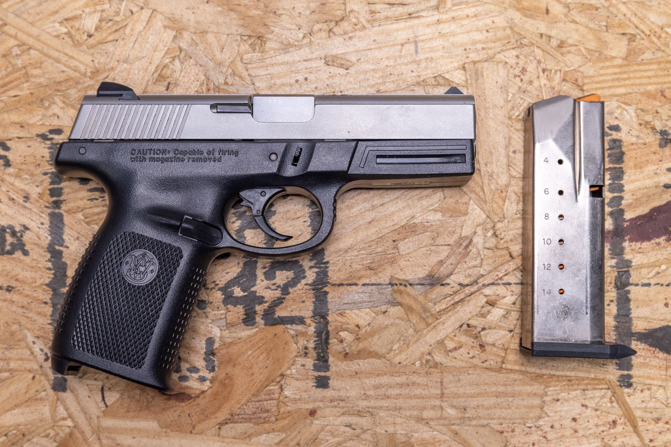 SMITH AND WESSON SW40VE 40 S&W Police Trade-In Striker-Fired Pistol
