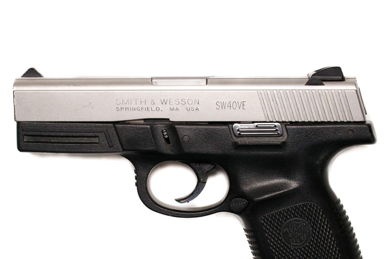 SMITH AND WESSON SW40VE 40 S&W Police Trade-In Pistol