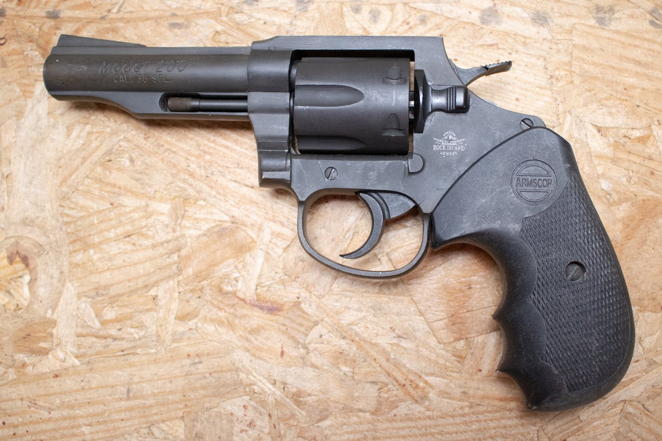 ROCK ISLAND ARMORY Model 200 38SPL Police Trade-In Double-Action Revolver