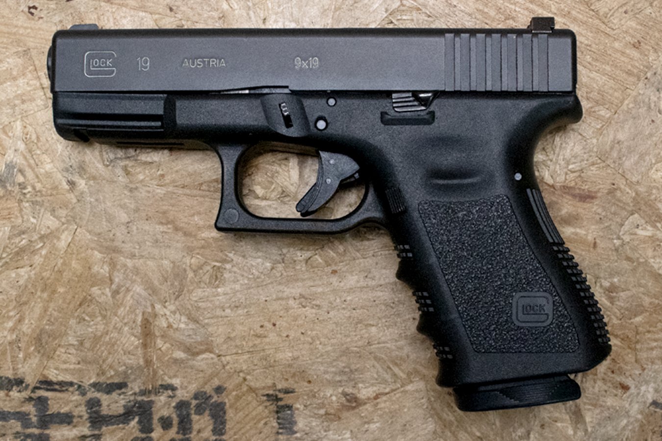 GLOCK 19 Gen3 9mm Police Trade-In Pistol with White Slide Lettering