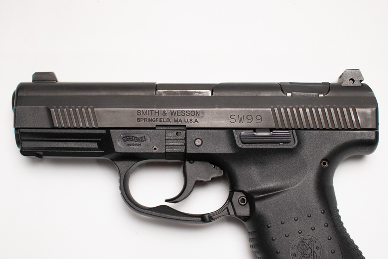 SMITH AND WESSON SW99 40 S&W Police Trade-In Pistol with Three Magazines and Original Box