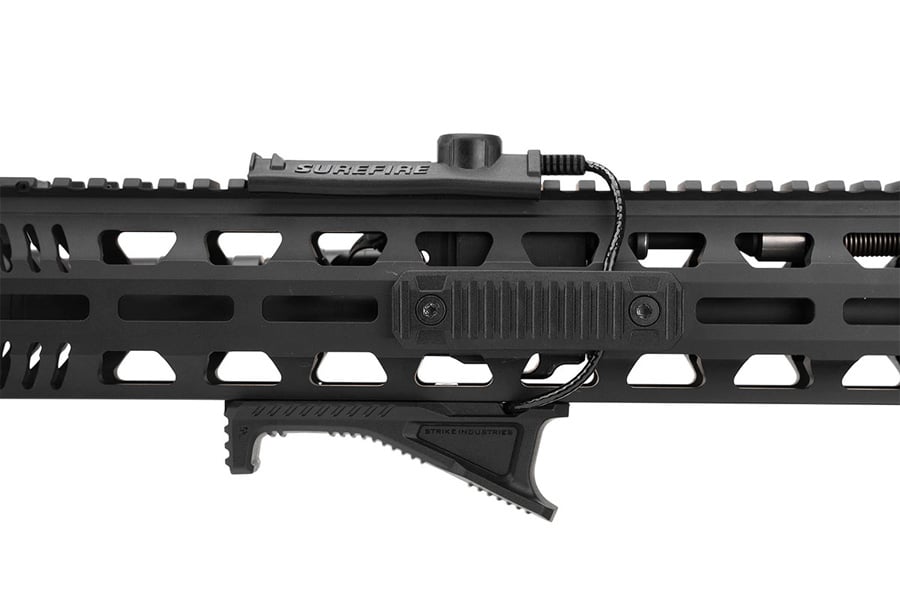 STRIKE IND Fore Grip with Cable Management