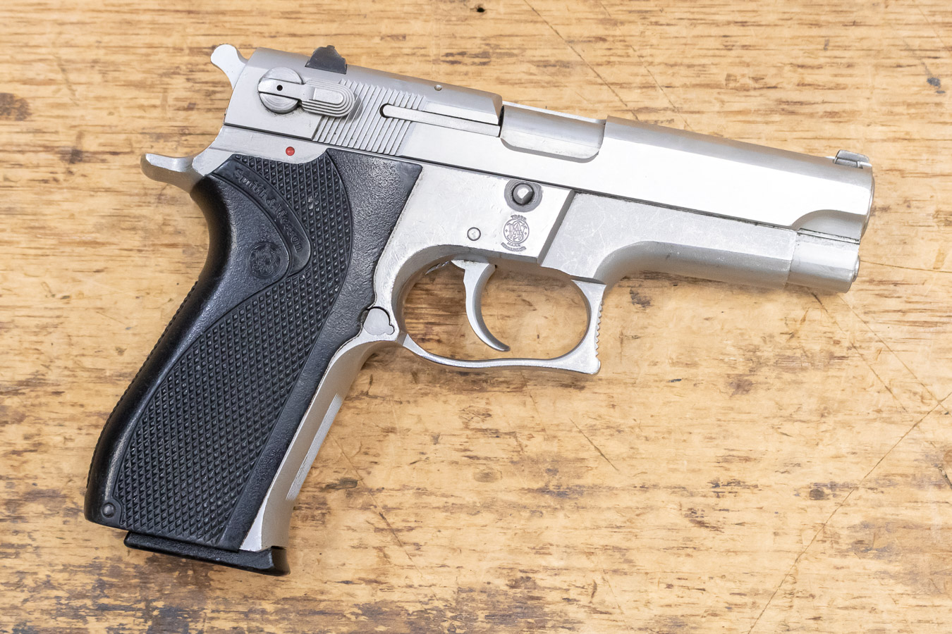 SMITH AND WESSON 5906 9mm 15-Round Used Trade-in Pistol