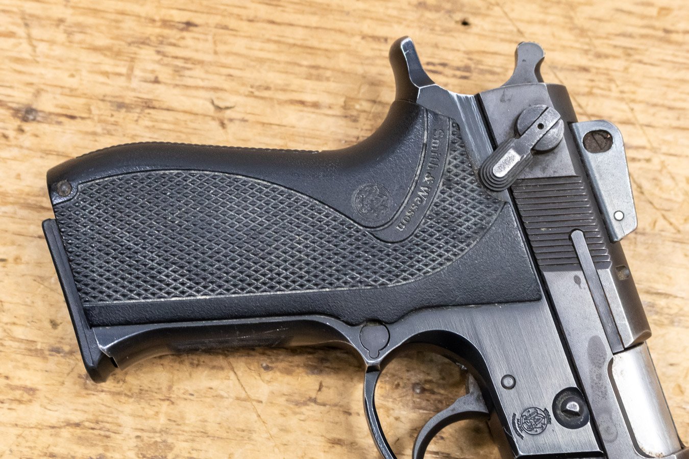 SMITH AND WESSON 5904 9mm Police Trade-in Pistol