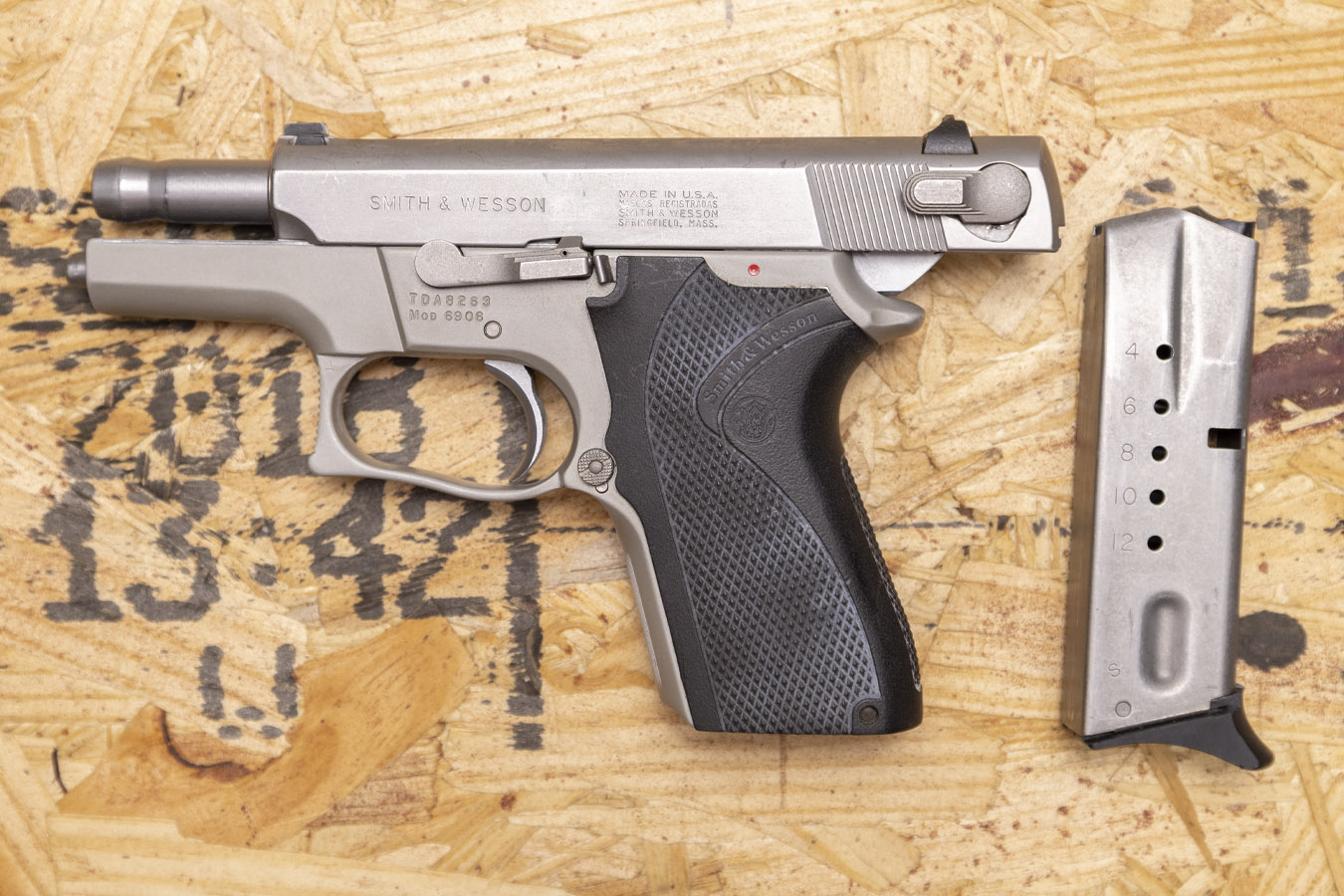 SMITH AND WESSON 6906 9mm Police Trade-In Pistol