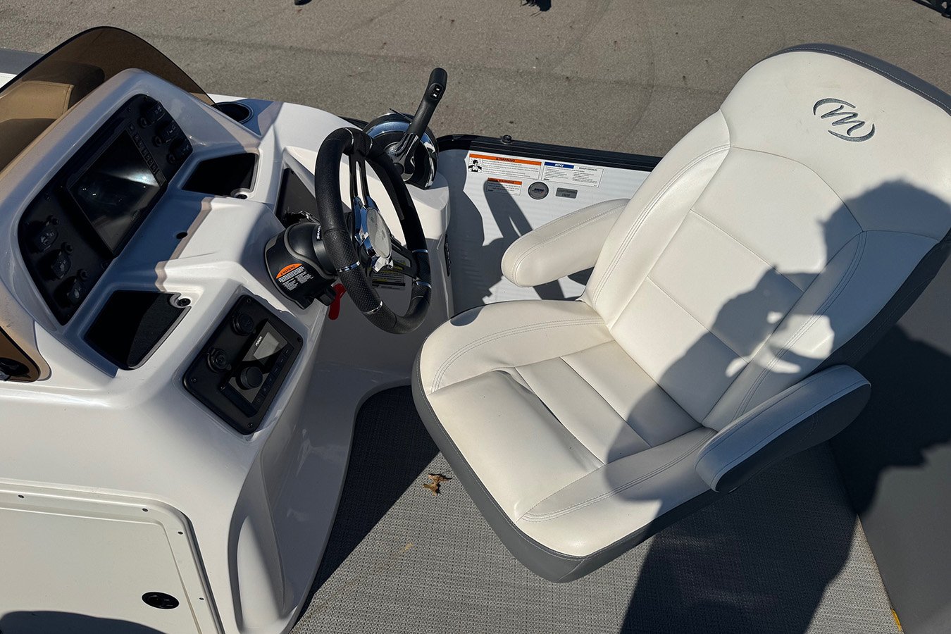 Manitou Aurora LE VP 23 with Mercury 150 L Pro XS