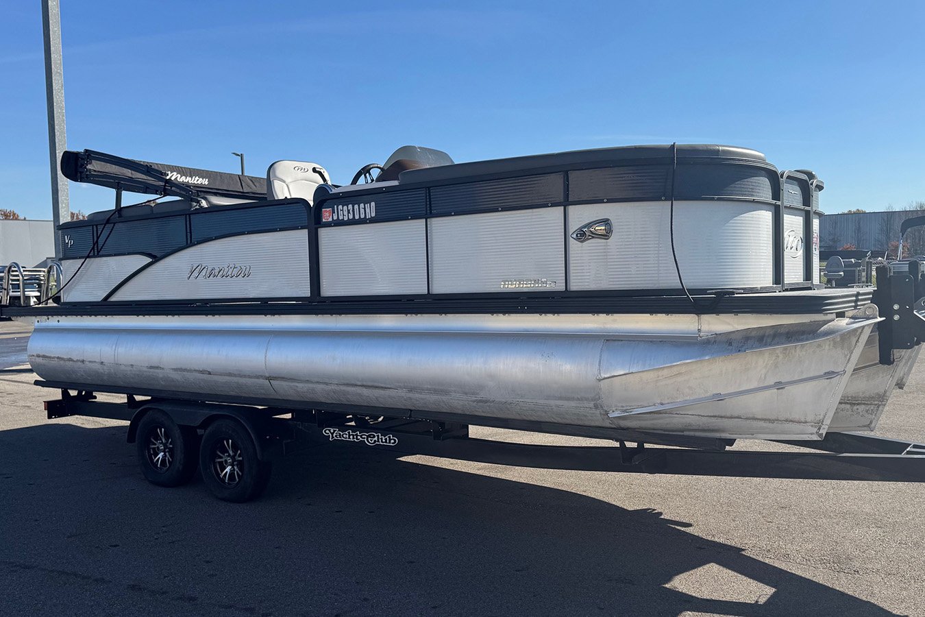 Manitou Aurora LE VP 23 with Mercury 150 L Pro XS