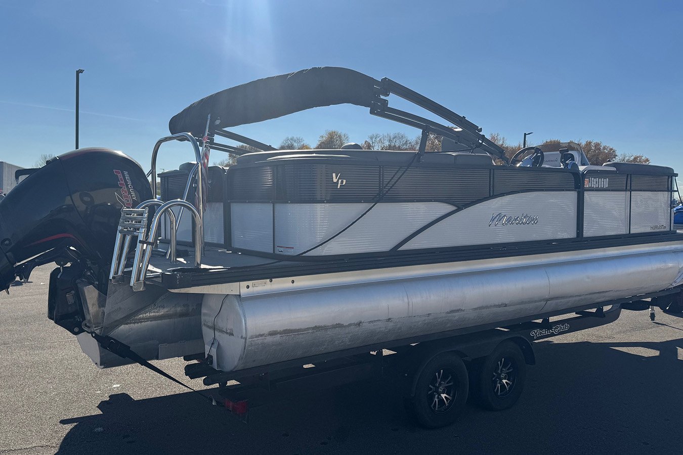 Manitou Aurora LE VP 23 with Mercury 150 L Pro XS