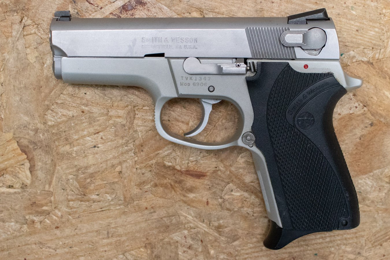 SMITH AND WESSON 6906 9mm Police Trade-In Pistol with Manual Safety
