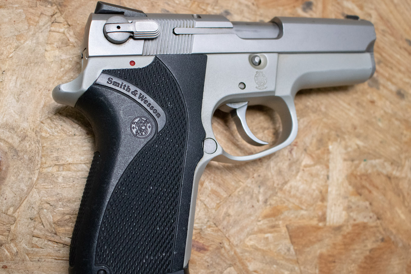 SMITH AND WESSON 6906 9mm Police Trade-In Pistol with Manual Safety