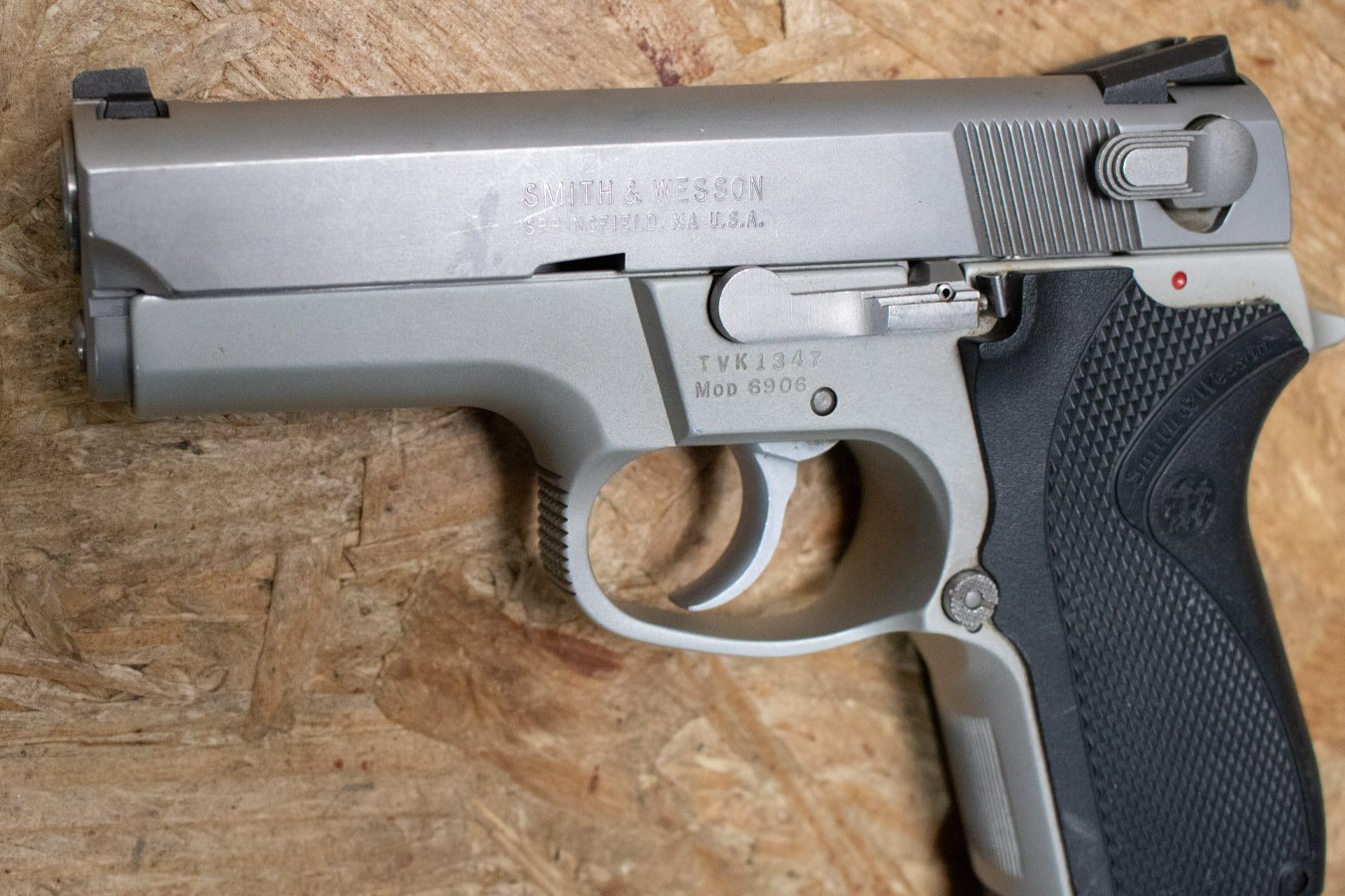 SMITH AND WESSON 6906 9mm Police Trade-In Pistol with Manual Safety