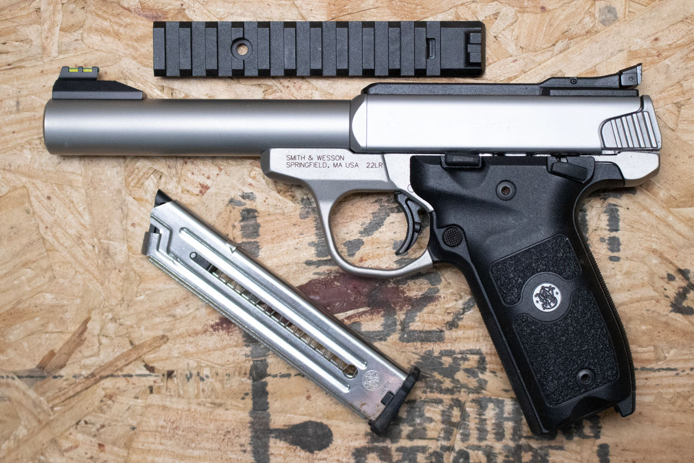 SMITH AND WESSON SW22 Victory 22LR Police Trade-In Pistol with Scope Base