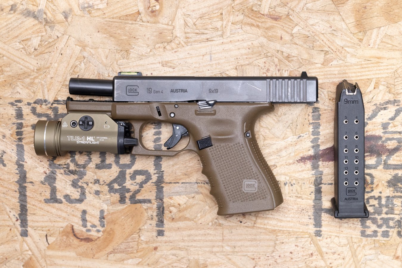 GLOCK 19 Gen4 9mm Police Trade-In Pistol with Tactical Light