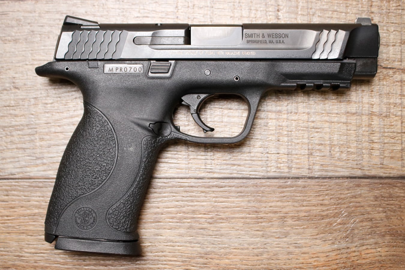 SMITH AND WESSON M&P45 45 ACP Police Trade-In Pistol with 4 Magazines