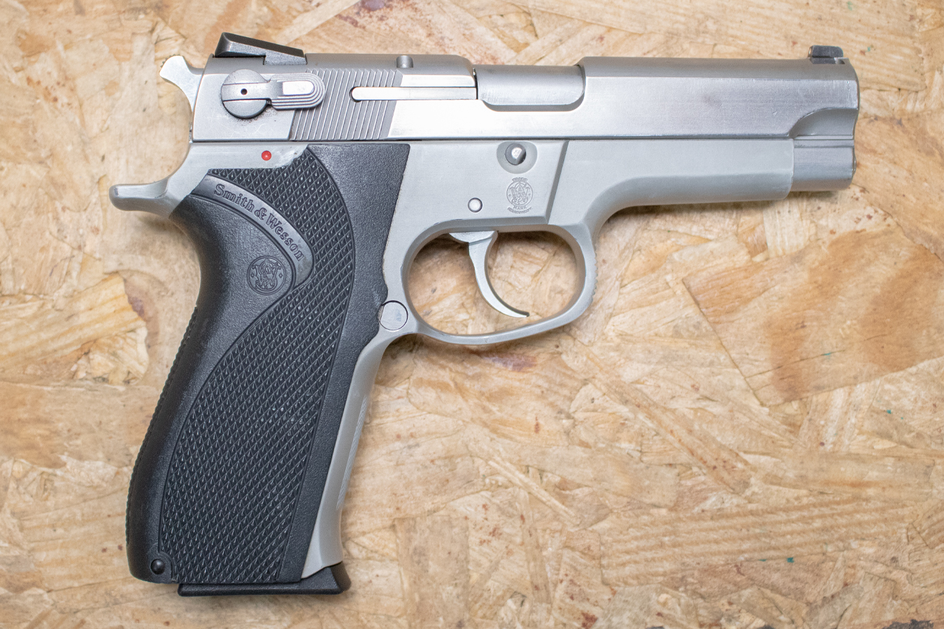 SMITH AND WESSON 5903 9mm Police Trade-In Pistol with Ambidextrous Safety