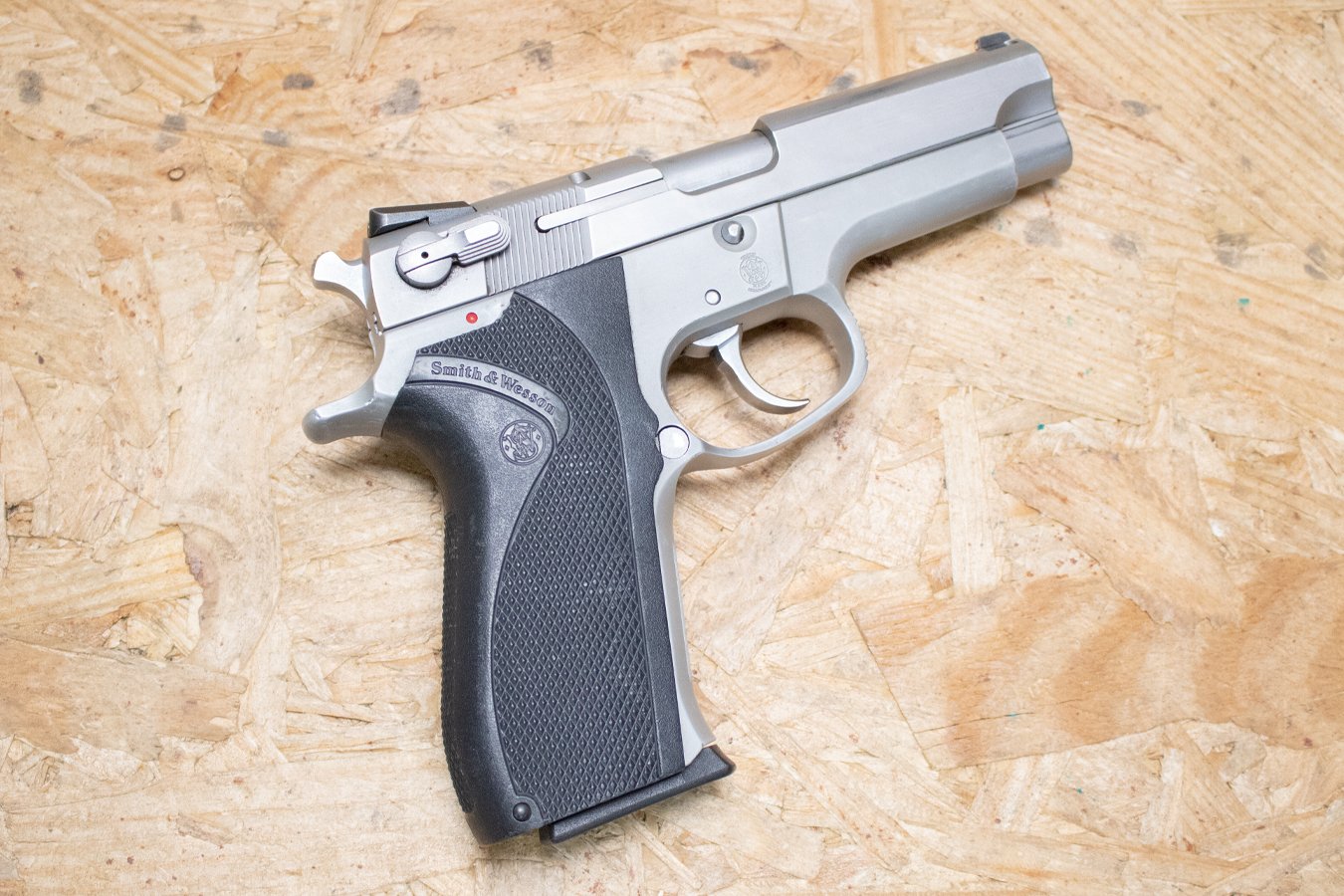 SMITH AND WESSON 5903 9mm Police Trade-In Pistol with Ambidextrous Safety