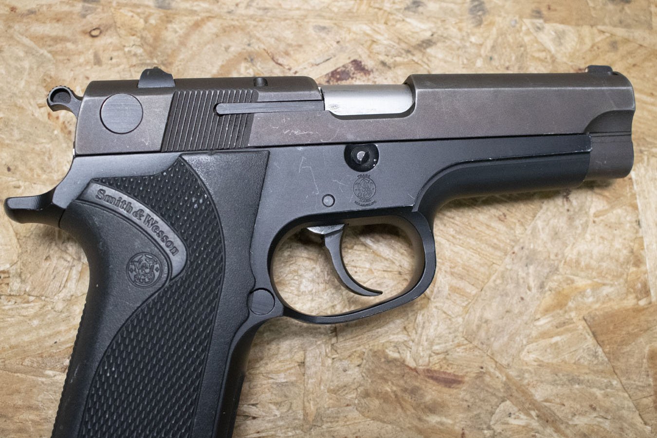 SMITH AND WESSON 915 9mm Police Trade-In Pistol with Aluminum Frame 