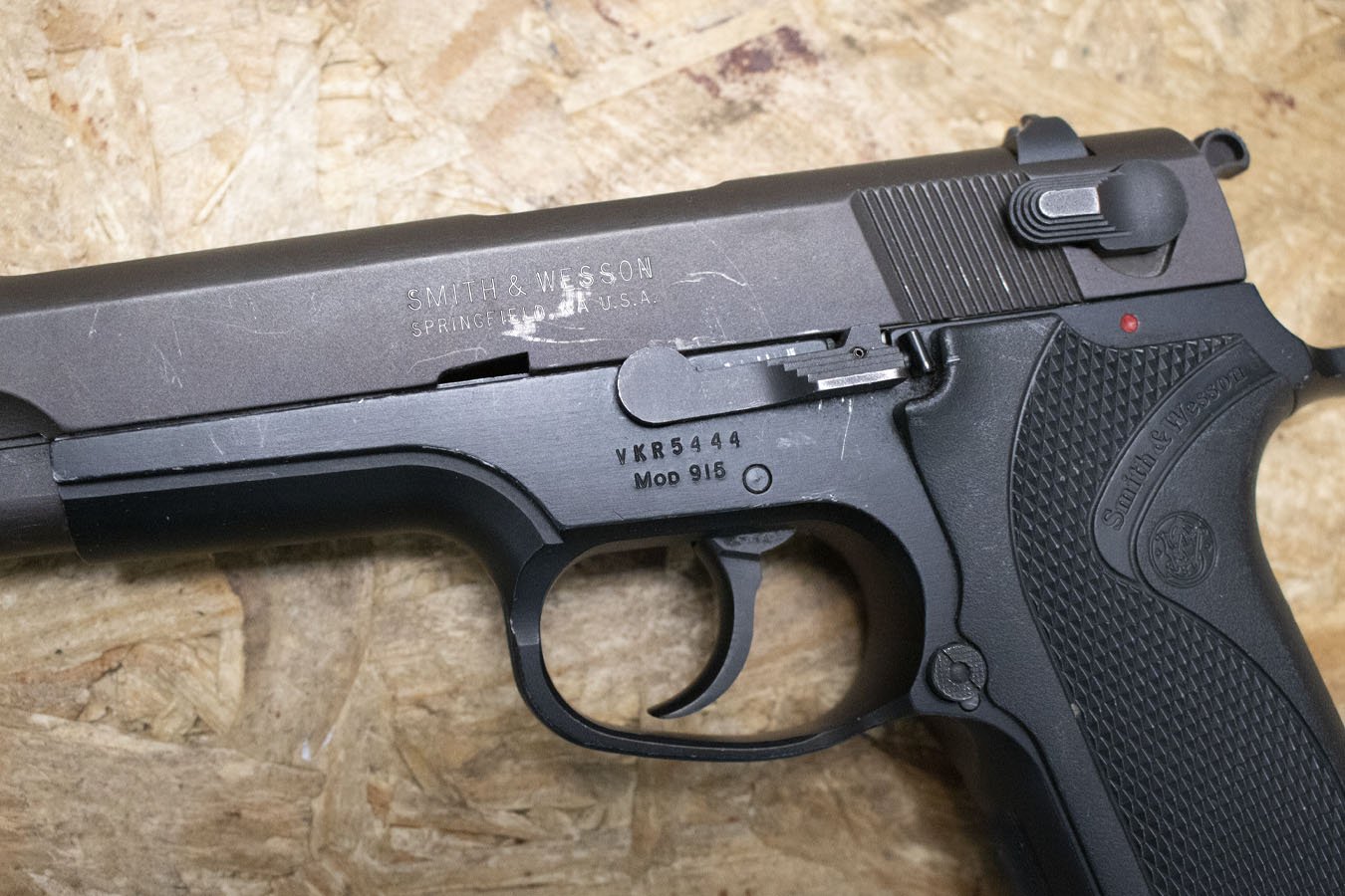 SMITH AND WESSON 915 9mm Police Trade-In Pistol with Aluminum Frame 