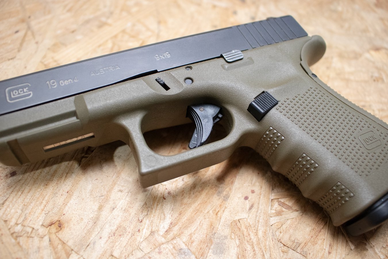 GLOCK 19 Gen4 9mm Police Trade-In Pistol with OD Green Grip Frame
