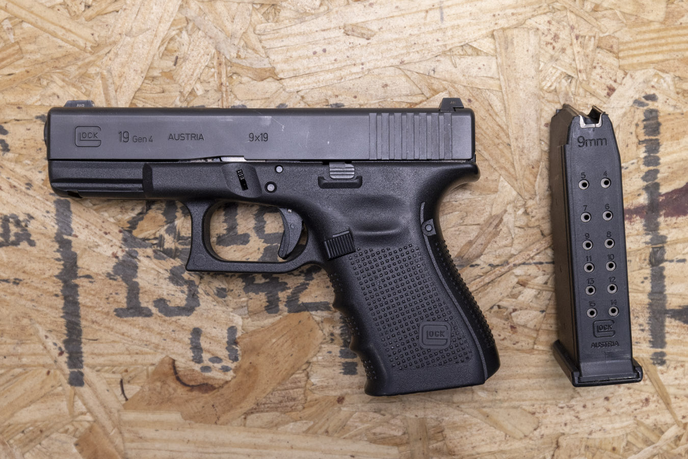GLOCK 19 GEN4 9mm Police Trade-In Pistol