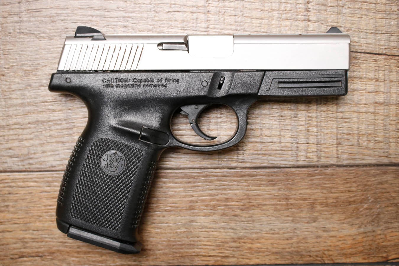 SMITH AND WESSON SW9VE 9mm Police Trade-In Pistol with Holster