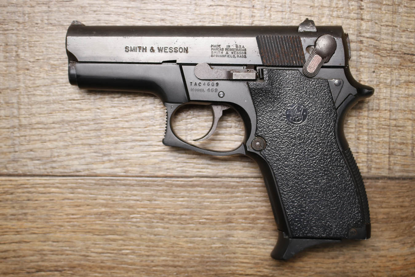 SMITH AND WESSON 469 9mm Police Trade-In Pistol