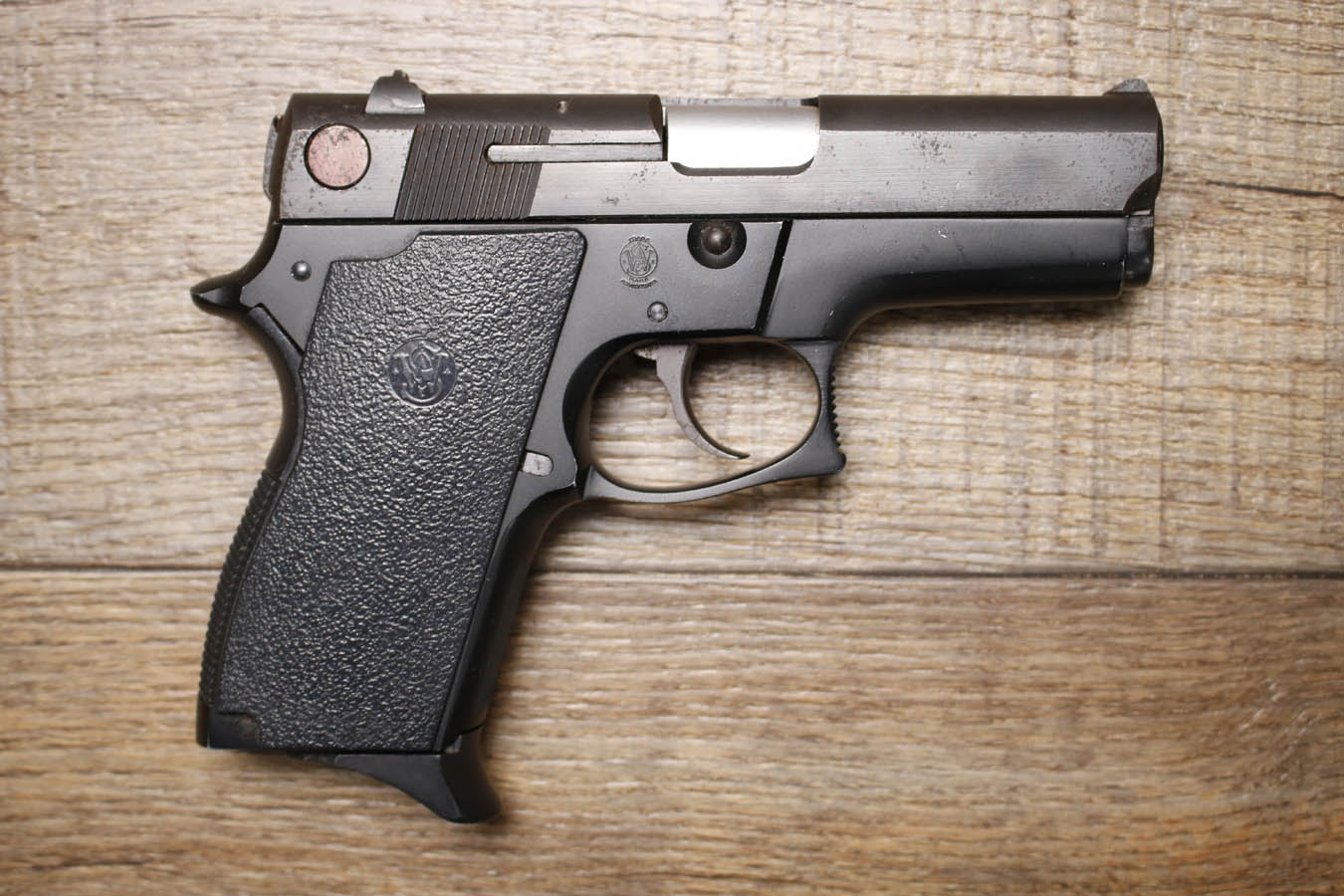 SMITH AND WESSON 469 9mm Police Trade-In Pistol