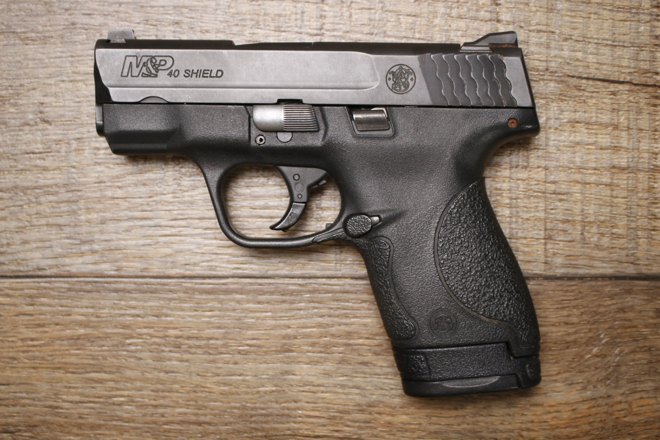 SMITH AND WESSON M&P40 Shield 40 S&W Police Trade-In Pistol