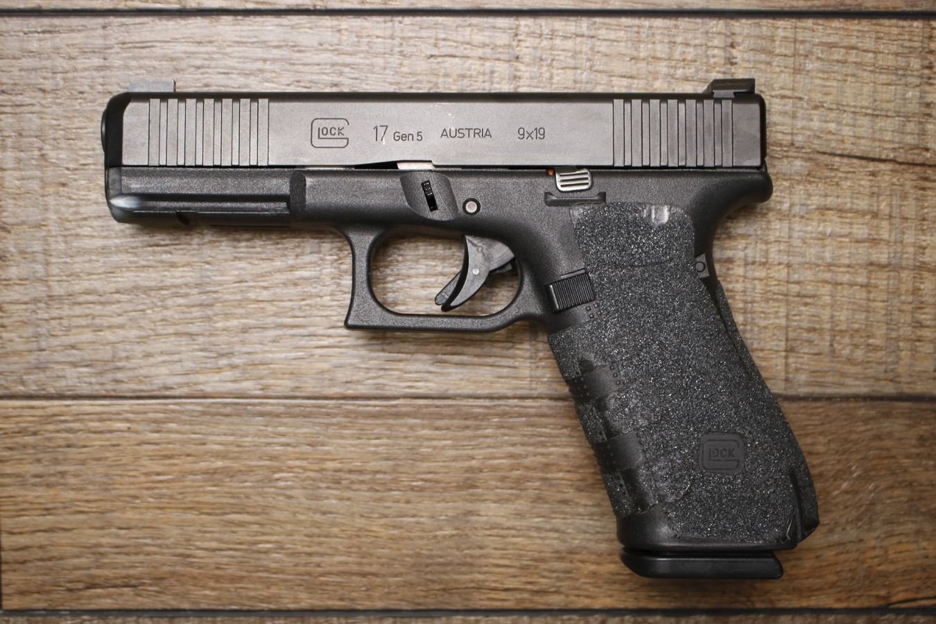GLOCK 17 Gen 5 9mm Police Trade-In Pistols with Night Sights and Front Slide Serrations (Good Condition)