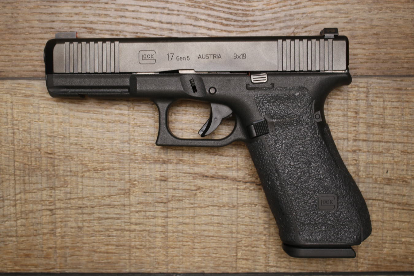 GLOCK 17 Gen 5 9mm Police Trade-In Pistols with Night Sights and Front Slide Serrations (Very Good Condition)